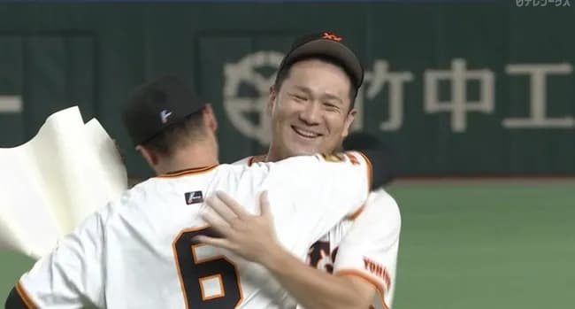 巨人・田中将大が日米通算200勝達成！坂本から花束が贈られる