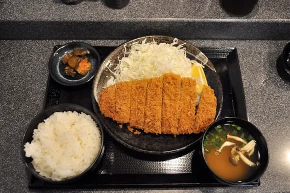 【画像】社食のクオリティがこれ以下の会社に勤めてる奴ｗｗｗｗｗｗｗｗｗｗｗｗｗｗｗｗｗ