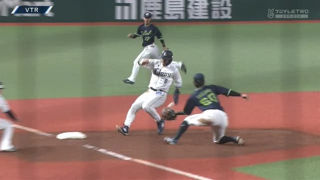 ヤクルト、投げなくてもいい送球がランナー外崎に当たってサヨナラ負けｗｗｗｗ