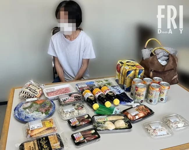 【悲報】万引きババアがめちゃ盗むｗｗｗｗｗｗ