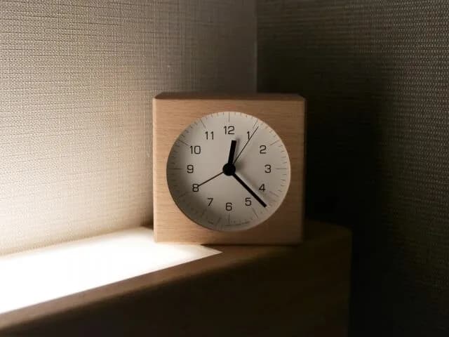 深夜に枕元で笑いながら立ってたら怖いプロ野球選手