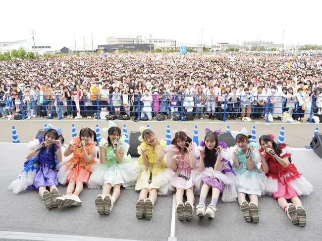 【画像】謎のアイドル、地方のイオンに5000人集めてしまうｗｗｗｗｗｗｗｗ