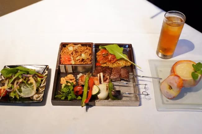 【画像】藤井聡太、昼飯が黒毛和牛と名古屋コーチンｗｗｗｗｗｗｗ