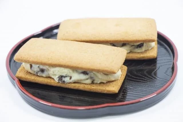 三大嬉しいお土産「虎屋の羊羹」「六花亭のレーズンバターサンド」