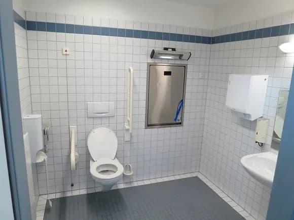 【画像】世の女性「女性トイレだけ少なすぎ。行列すごい」→理想のトイレが見つかるｗｗｗｗｗｗｗｗｗ