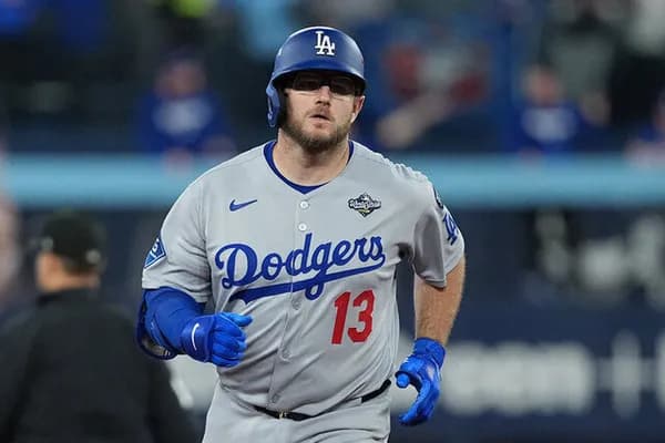 大手ドジャースアカウント「マンシーと村上どっちを2026年の三塁手にしたい？」