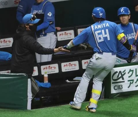 【日本ハム】新庄監督が必殺の2ランスクイズ仕掛ける　成功ならずも5回を終えて6―0と大量リード