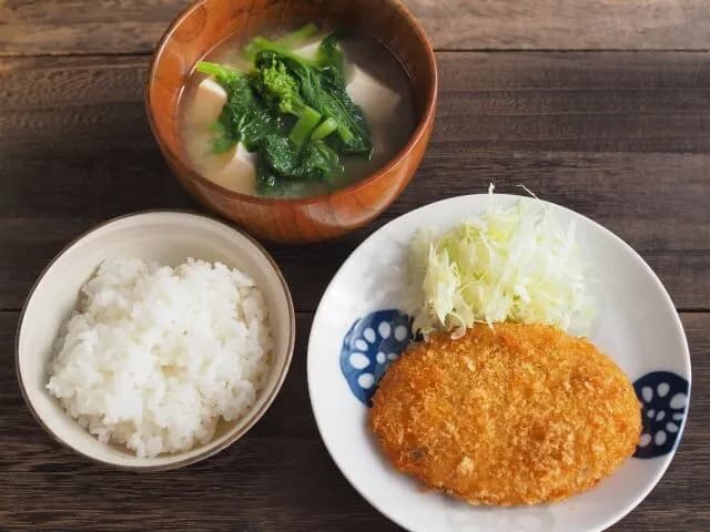 ご飯にあわないおかずベストスリー 1位コロッケ 2位刺身 3位