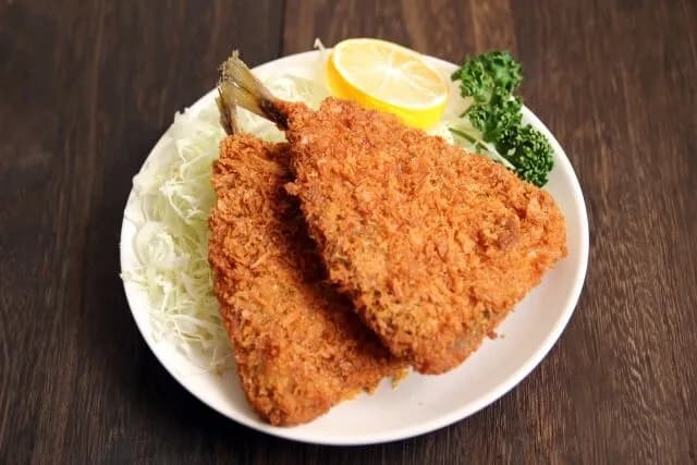 唐揚げ「揚げ物界最弱のアジフライさんじゃんw」トンカツ「やめたれw」イワシフライ「w」