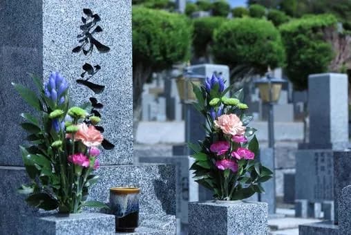 【悲報】「墓参り」とかいう無駄なイベントｗｗｗｗｗｗｗｗｗｗｗｗｗｗｗｗ