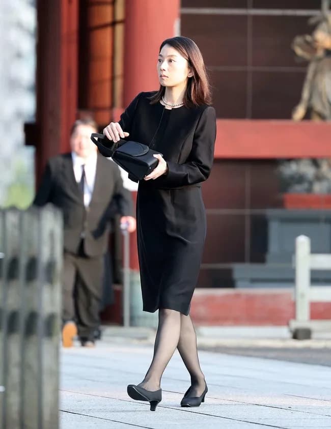 【画像】小池栄子(44)さん、さすがに限界を迎える