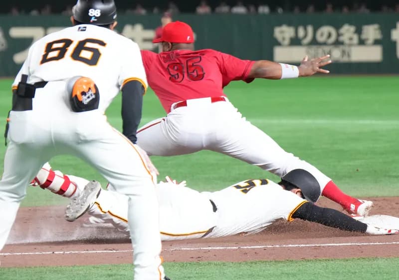 増田陸選手 サードへのタイムリー内野安打！