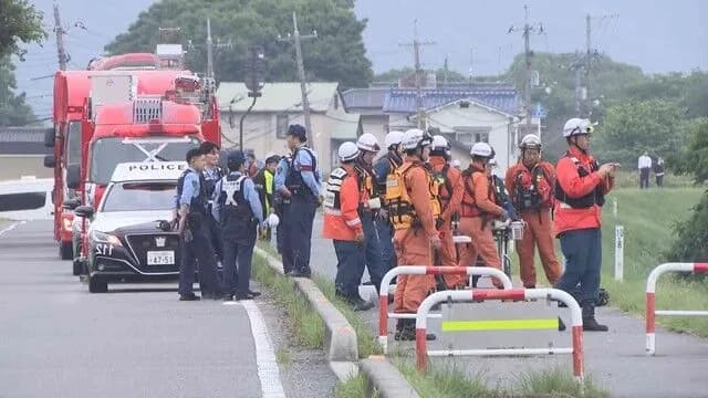50代男性、溺れてる少女2人を助けようと川に入って容態不明