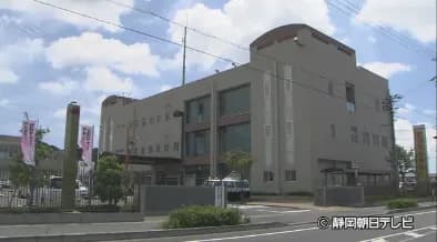 【悲報】ブラジル人さん、ミニパトカーの窓ガラスを割り女性警察官の胸倉をつかんでしまう・・・・・