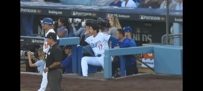 【悲報】大谷翔平さん、地区シリーズで全く打ててないのに偉そうな態度でベンチにいたことが判明…