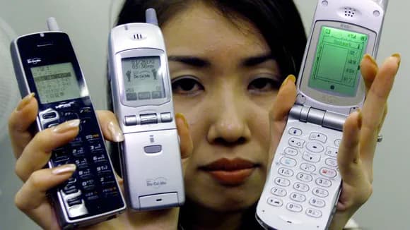 【懐古】昔の人類「iモードたまんね～永遠遊べるわｗ」