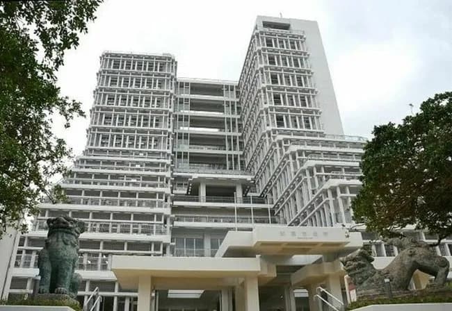 那覇市議「息子の音楽ライブ見に行くので本日はお休みさせていただきます」→炎上