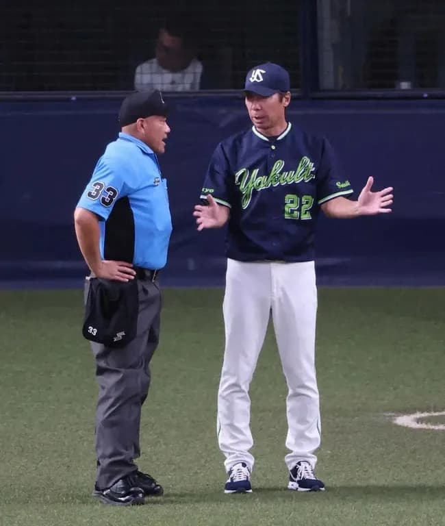 【ヤクルト】高津監督「あれはフェアだよ」初回の微妙な判定にリクエスト実らず、オスナの怒り爆発