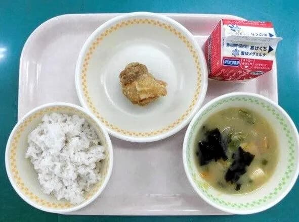 【画像あり】令和の小学生さんの給食さん、うまそうすぎると話題に……ｗ