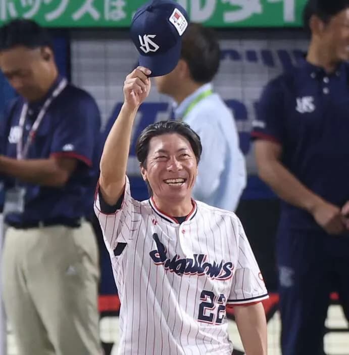 高津監督・｢東京ドームのセンターに大きな日本一のチャンピオンフラッグ掲げてください」