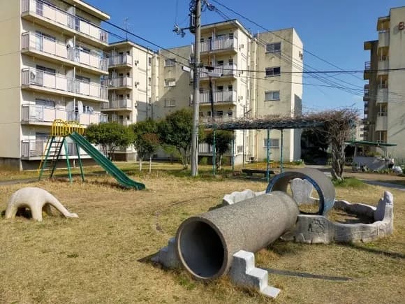 【悲報】昭和の親「団地の子と遊んではいけません！あの地区には行ってはいけません！」←これ・・・