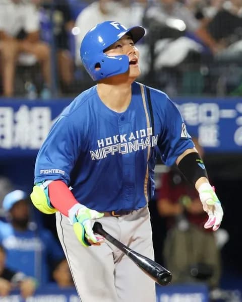 【球宴】お祭り男・清宮幸太郎が自身2度目のMVP受賞　4回に右翼席へ豪快ホームラン