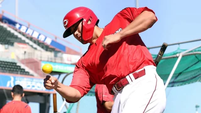 カープ末包、ピラティス導入で来季は不動の4番誓う！｢来季は譲りたくない」