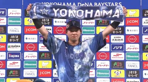 サヨナラ犠飛のDeNA蝦名、初ウォーターシャワーに笑顔「痛いけど嬉しいです」