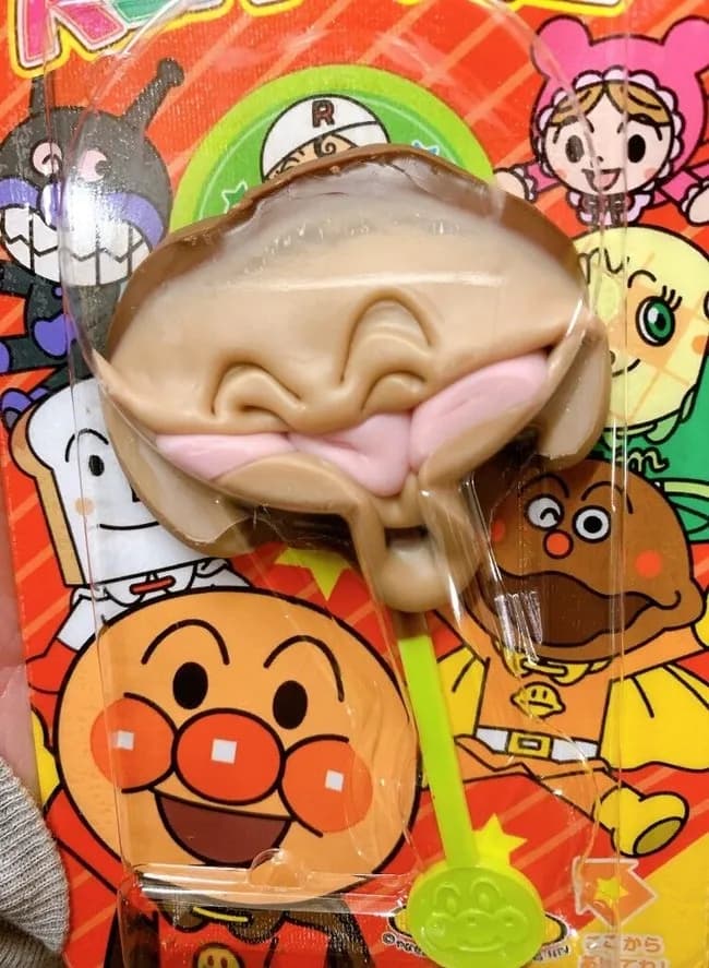 【悲報】アンパンマンチョコ、暑さでやせたかなしい姿になってしまう