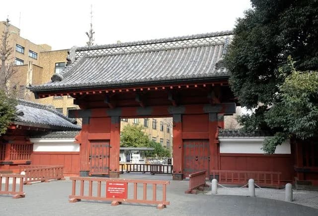 【悲報】文春、東大職員が中国人留学生200人を入学斡旋しカンニング業者との接点も暴露