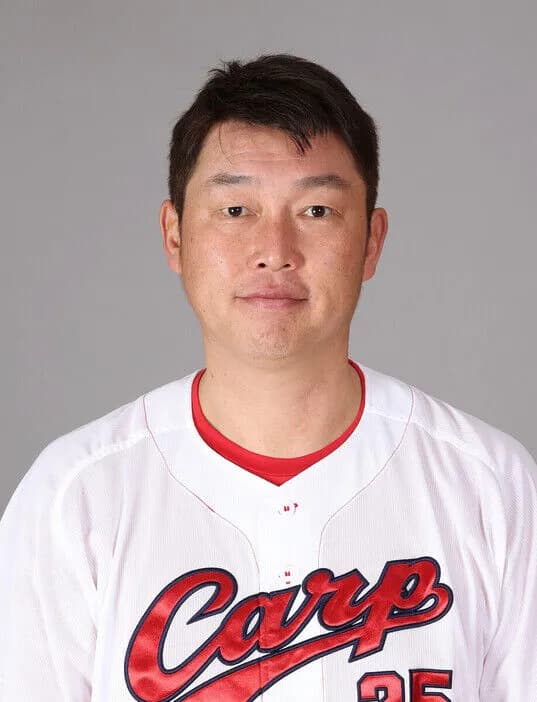 広島・新井監督、来季も指揮　松田オーナー「辛いかもしれんが頑張ってほしい」