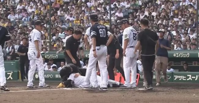 阪神・中野が頭部死球　１５０キロが直撃も自力で立ち上がる　東北福祉大の後輩・津森は危険球退場