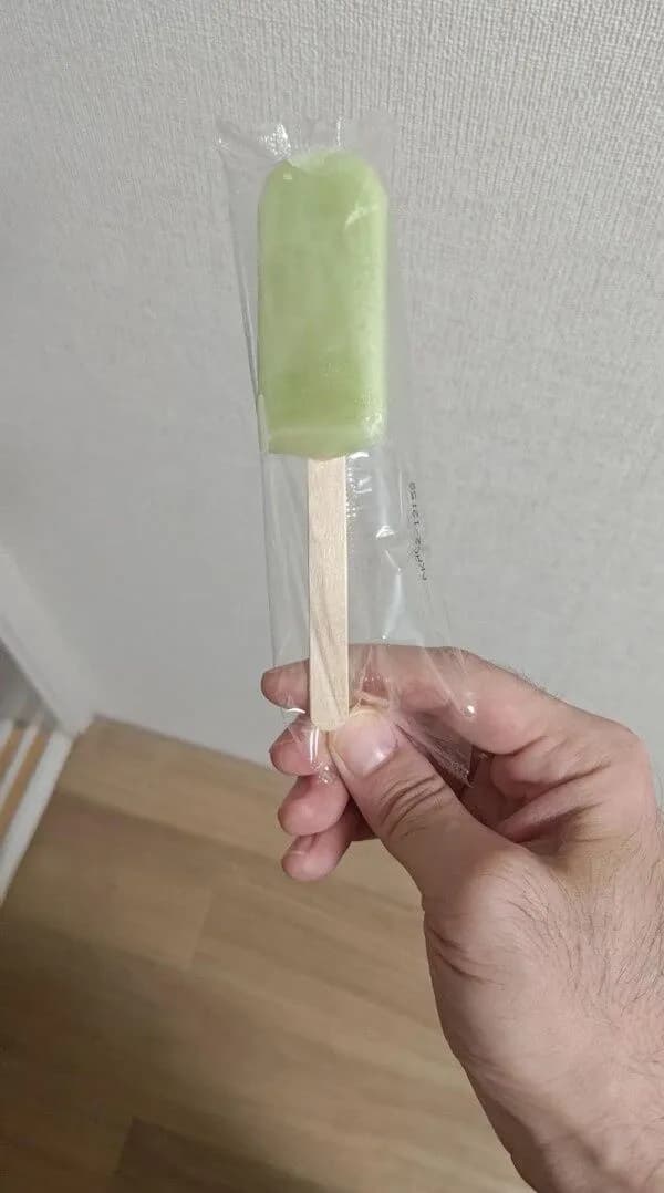 【画像】日本のアイス会社、棒の長さで内容量のかさ増しをはかるｗｗｗｗｗ