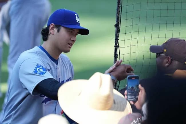 大谷翔平さん、ホームランを打って真っ先にヤジってたパドレスファンとハイタッチ