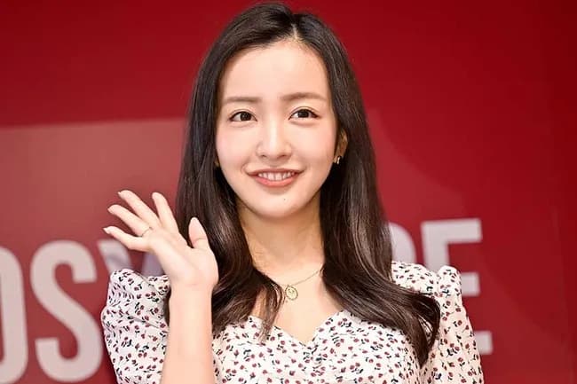 【悲報】板野友美さん、自身のチャンネルでタクシーを途中で降ろされた事を報告した結果