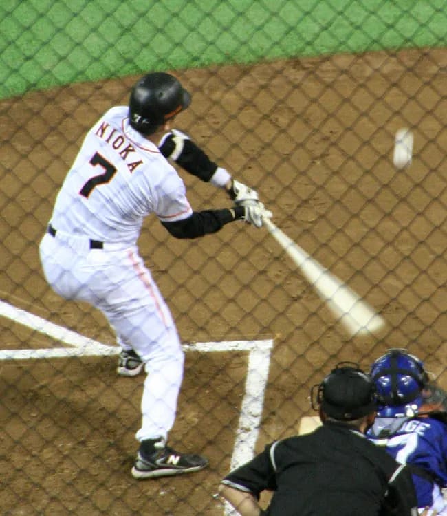 打てる遊撃手の二岡智宏、何故か不倫をしただけで干されて追い出される…