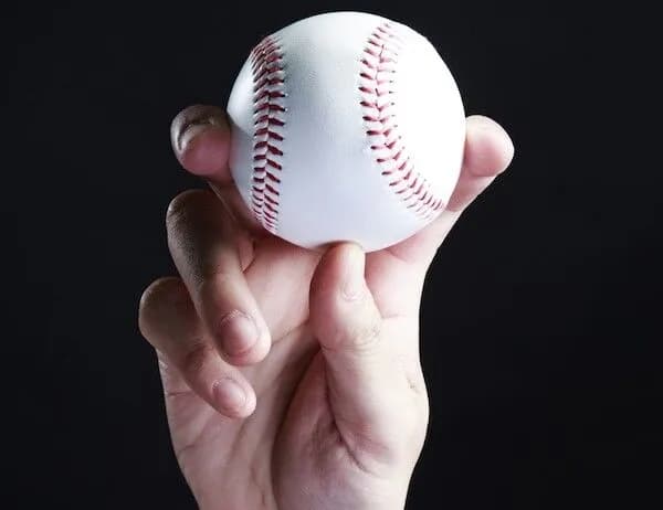 フォーク（空振りとれます、カウント球でも決め球でも使えます、格好いいです）←この球種