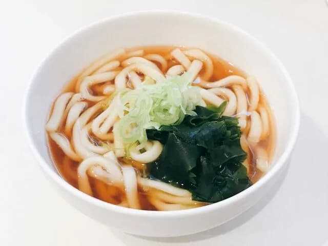 うどん(戦闘力1000)「蕎麦に勝つには合体しかねぇ！」ワカメ(戦闘力50)「くそったれ！早くしろー！」