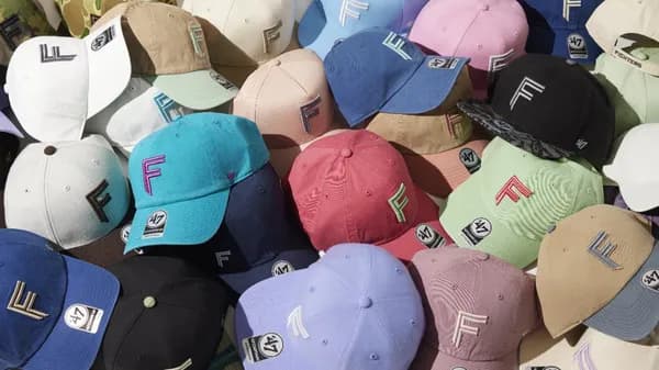 贔屓球団のベースボールキャップを普段使いする奴ｗｗｗｗｗ