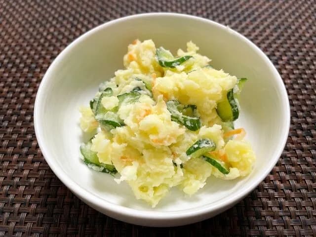 ポテサラ作ろうと思うんやが具は「きうり」「ハム」だけでええか？