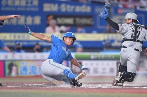 【日本ハム】新庄監督してやったり　得意の重盗で７点目を奪う　リクエストも判定変わらず