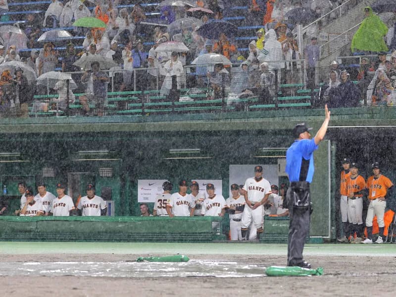 巨人・阿部監督「投げさせなくて良かった」野手・増田大輝が登板寸前８回途中雨天コールド負け