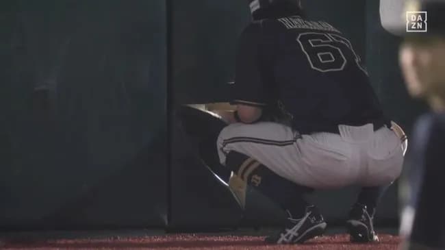 【ソフトバンク対オリックス23回戦】オリックス・廣岡、外野フェンスを破壊