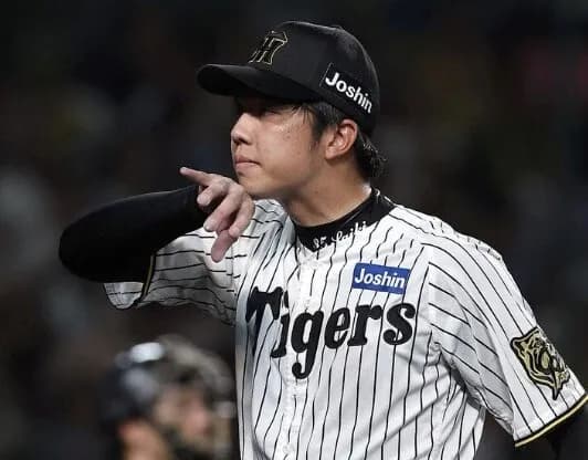 危険球退場の才木浩人、胴上げに参加　デッドボールを当てた石原に一礼の姿も