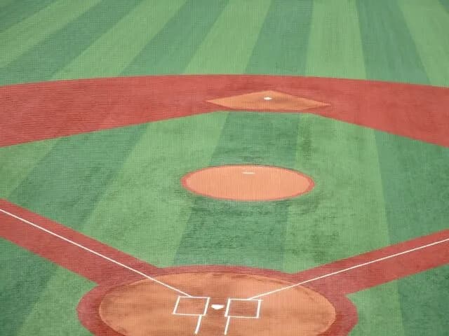 一打サヨナラの場面でノーアウトやワンアウト満塁なら9人内野にした方がよくね？