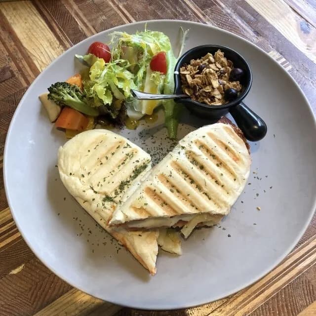 【悲報】三大なぜ日本で流行らないのか分からないもの「パニーニ」「タコス」