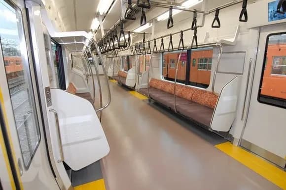 【悲報】女さん「満員電車で“ここ”に立つ男キモすぎ……！！」