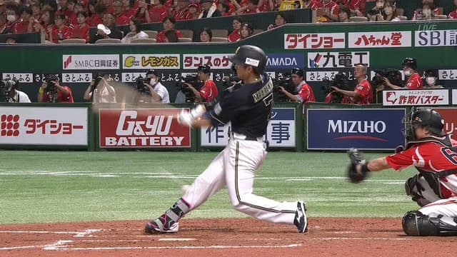 西川龍馬、登録抹消で首位打者が絶望的に…　自打球で骨折