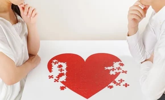 【悲報】日本人、ついに結婚も出産も諦める国になってしまう・・・・・