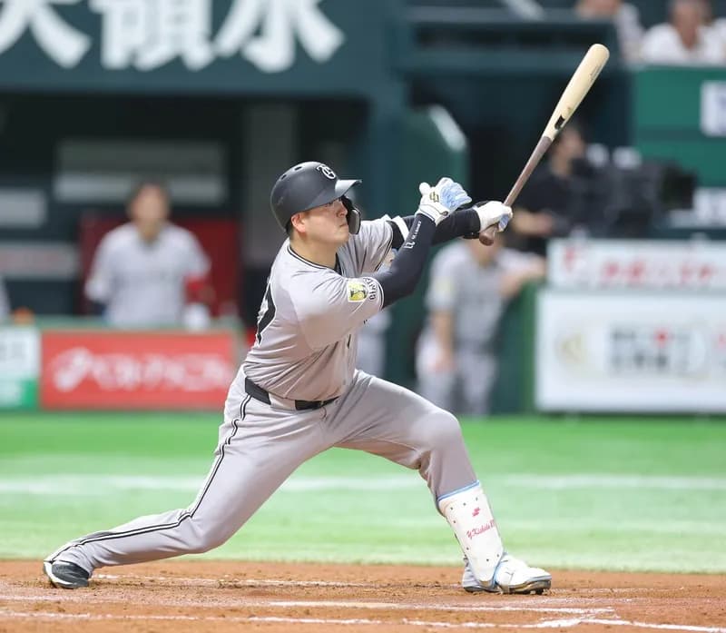 岸田 4安打と大暴れ！